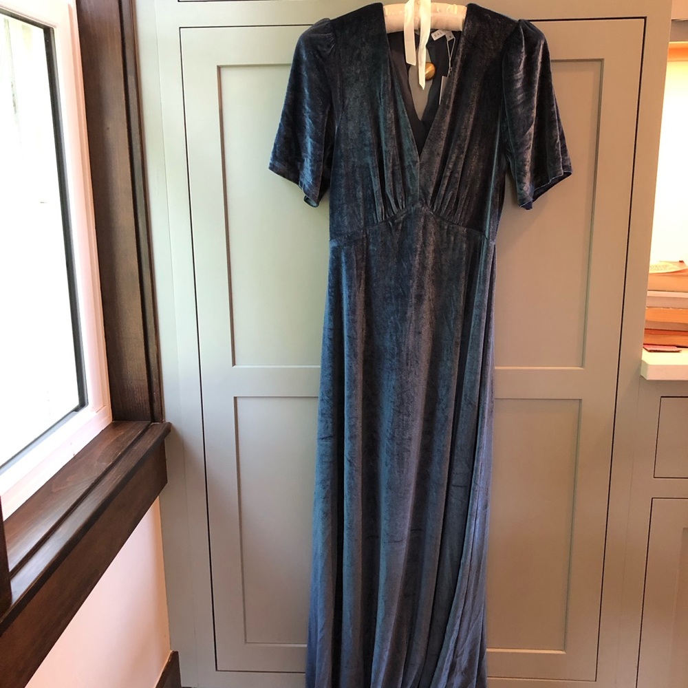 Elegant Blue Velvet Maxi Dress - Picture 5 of 5